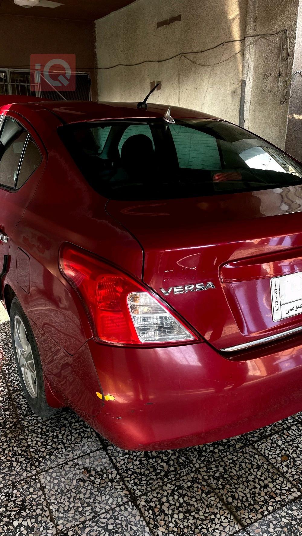 نيسان فيرسا